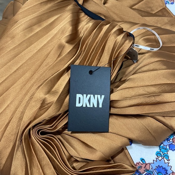 Pleated skirt - Picture 4 of 6